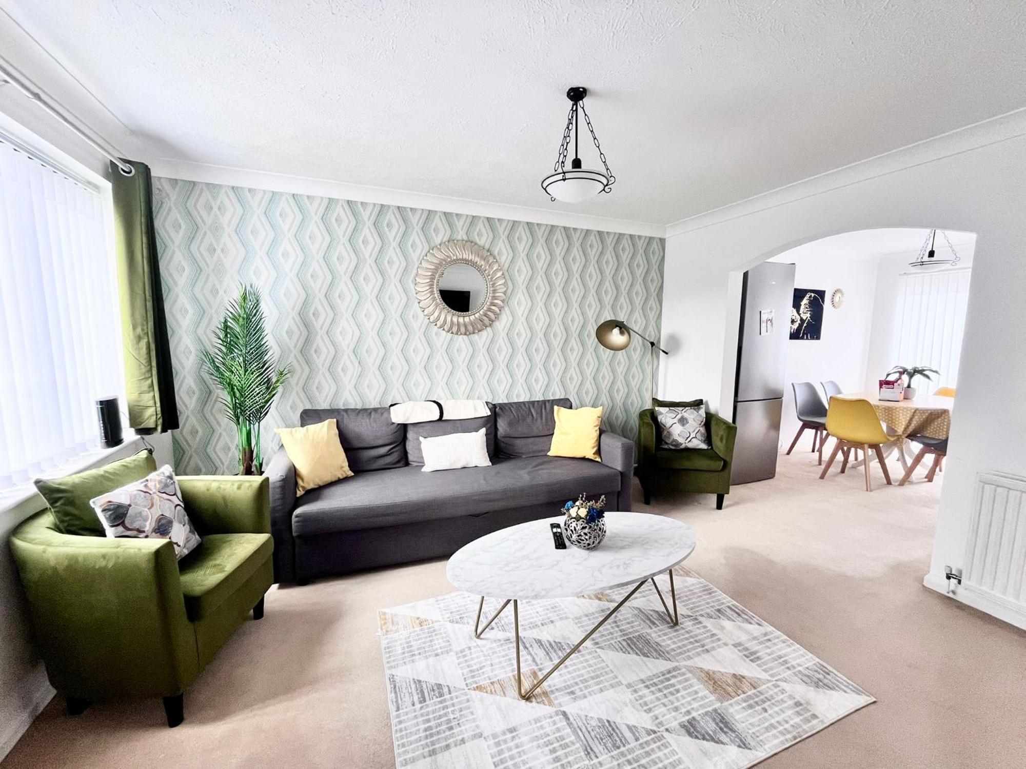 Lush House Close To Ashford Town Centre With Driveway Екстериор снимка